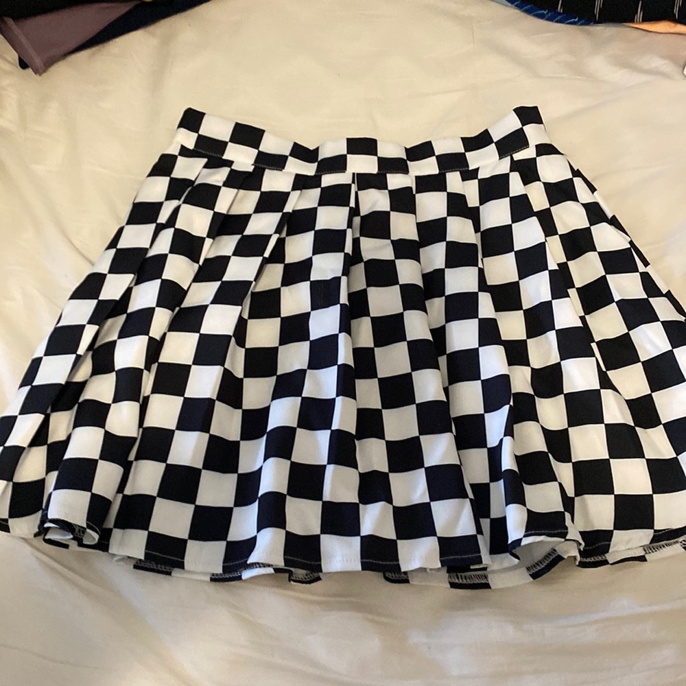 Checkered print pleated skirt no stains or rips and zipper works
